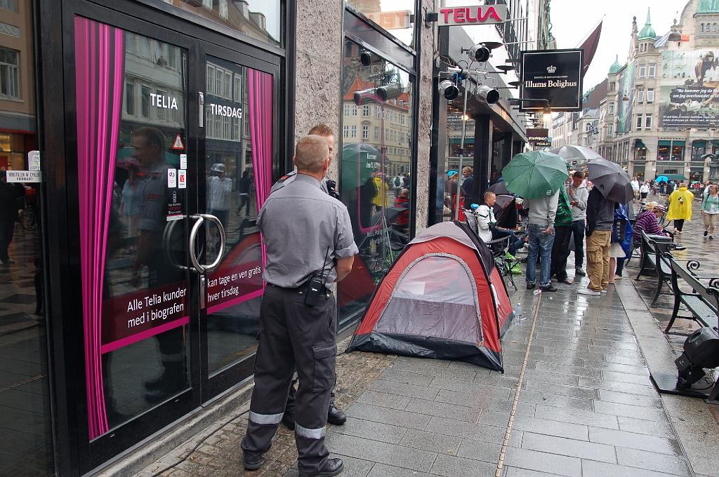 2008-07-10_080.JPG - Kopenhagen, om 24.00 uur een gratis iPhone.