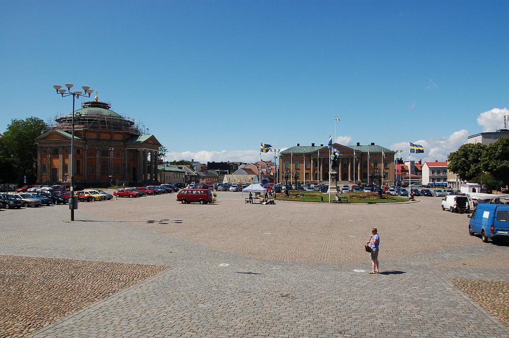 2008-07-14_006.JPG - Karlskrona, centraal plein met de Trefaldighetskyrkan en het stadhuis.