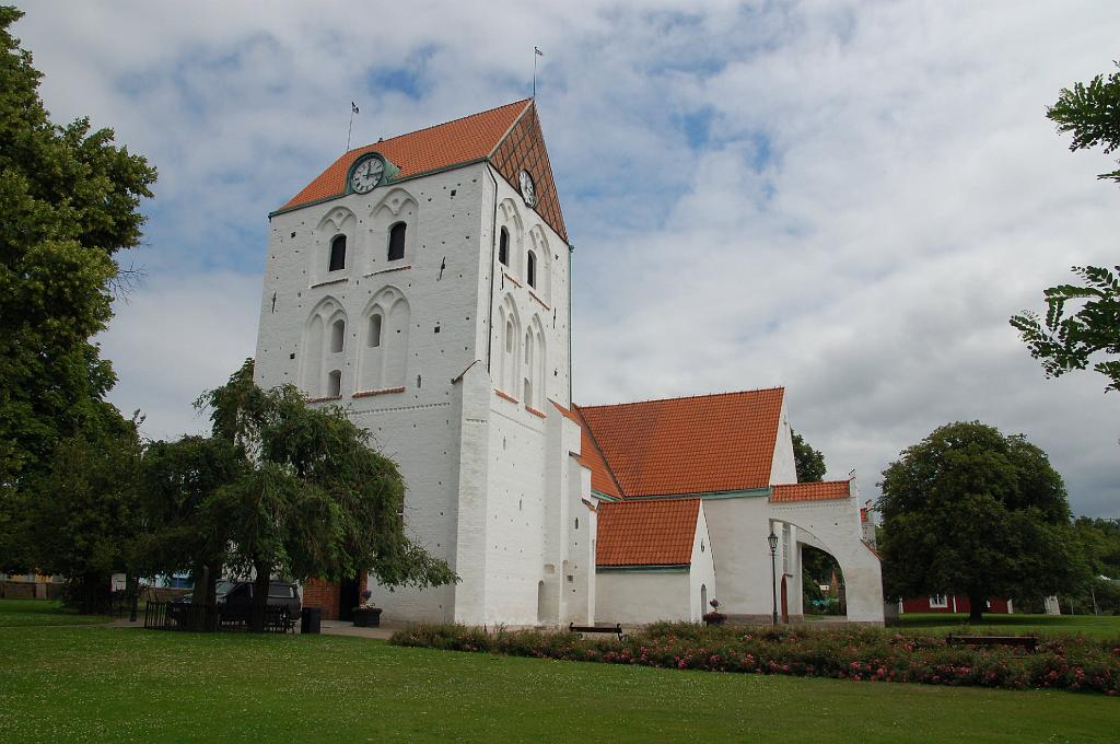 2008-07-15_003.JPG - Ronneby: de Heliga Kors Kyrka was even niet toegankelijk ...