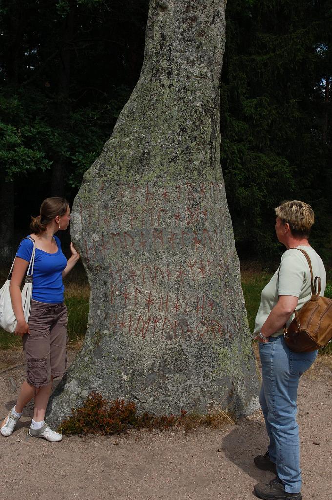 2008-07-15_026.JPG - Runen-inscripties uit de 6e eeuw.