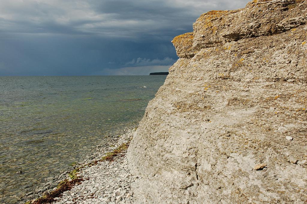 2008-07-20_053.JPG - Byrum: kalksteenrotsen.