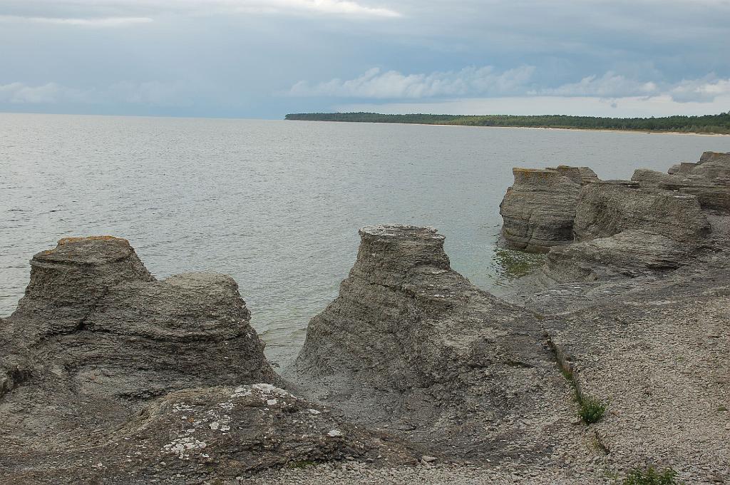 2008-07-20_061.JPG - Byrum: kalksteenrotsen.