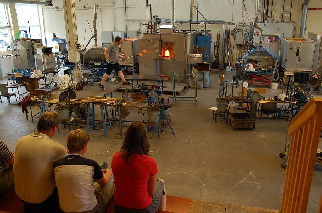 2008-07-21_009.JPG - De glasblazerij in Boda.