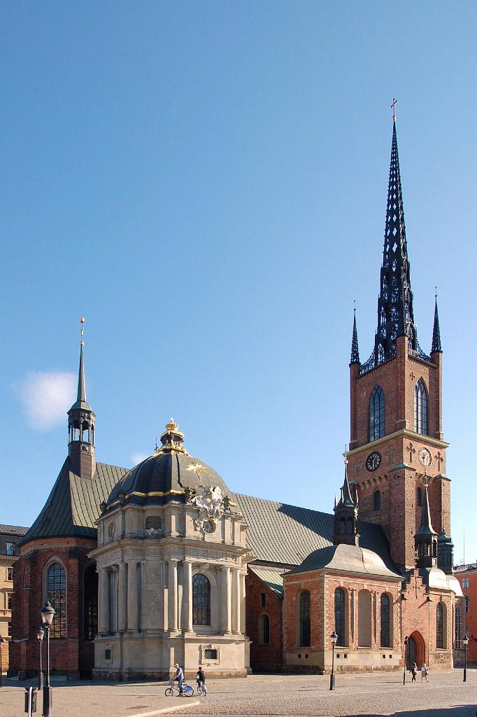 2008-07-23_009.jpg - De Riddarholmskyrkan uit 1270, waar leden van de koninklijke familie begraven liggen.