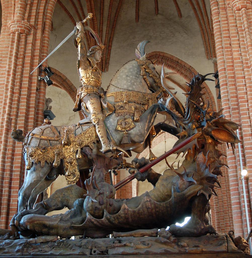 2008-07-23_018.JPG - In de Storkyrkan: beeld van Sint Joris (Zweden) en de Draak (Denemarken) uit 1489.
