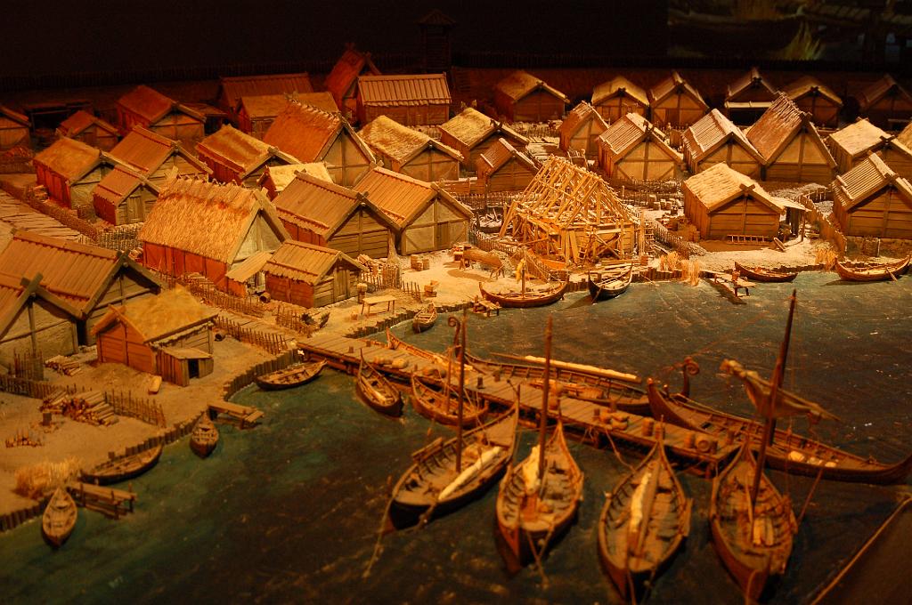 2008-07-25_024.JPG - Maquette van het Vikingdorp Birka.