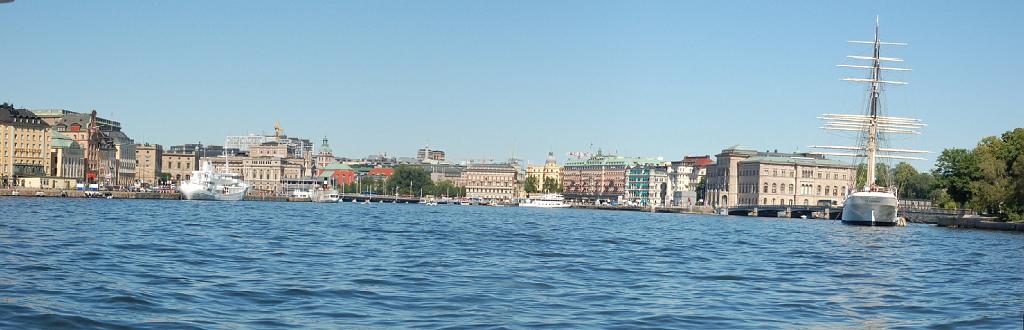 2008-07-26_022-024.jpg - Uitzicht op de stad.