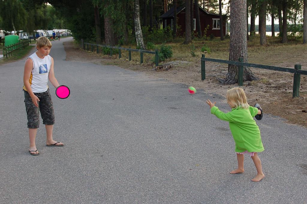 2008-07-28_057.JPG - 's Avonds op de camping met de Giepies.