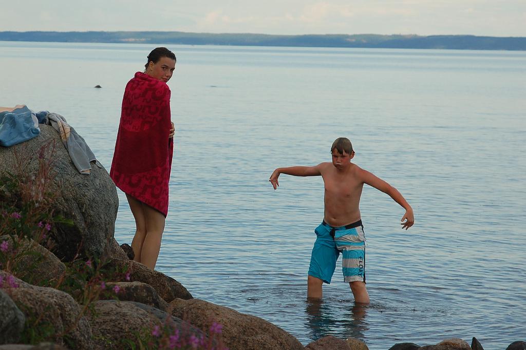 2008-07-30_045.JPG - Na zo'n wandeling is het lekker zwemmen in het Vatternmeer.