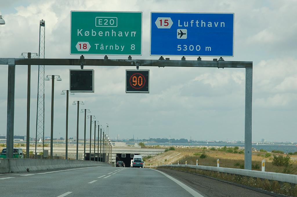 2008-08-02_013.JPG - ... en de tunnel in.