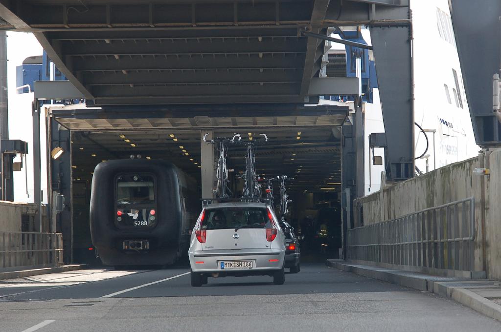 2008-08-02_017.JPG - De veerboot van Rodnyhavn naar Puttgarden: ook de trein kan er in.